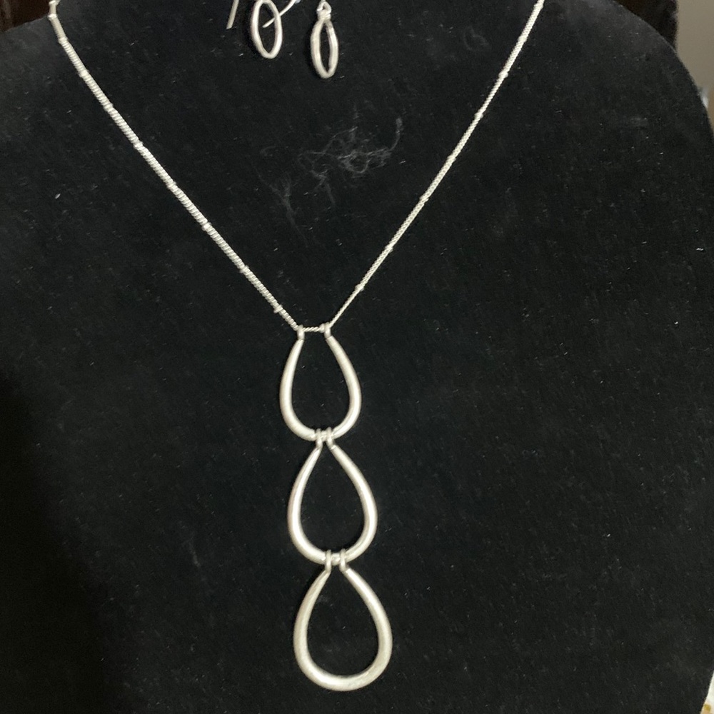 Silver Earing and Necklace Set